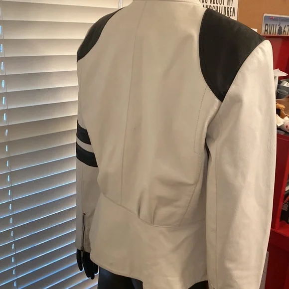 EUC Zip-up fitted leather jacket size Large - Picture 3 of 6